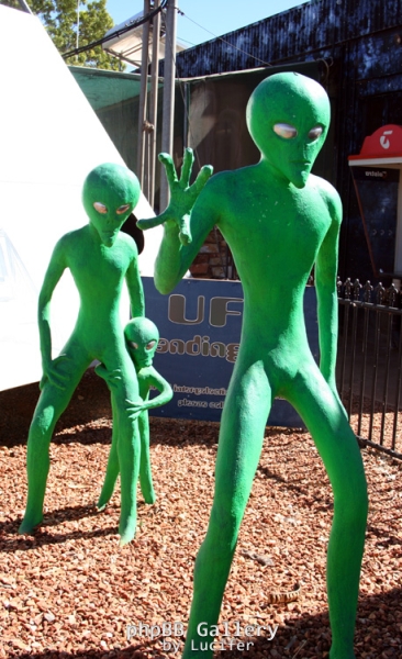 Aliens stop in for a pie and a p..s